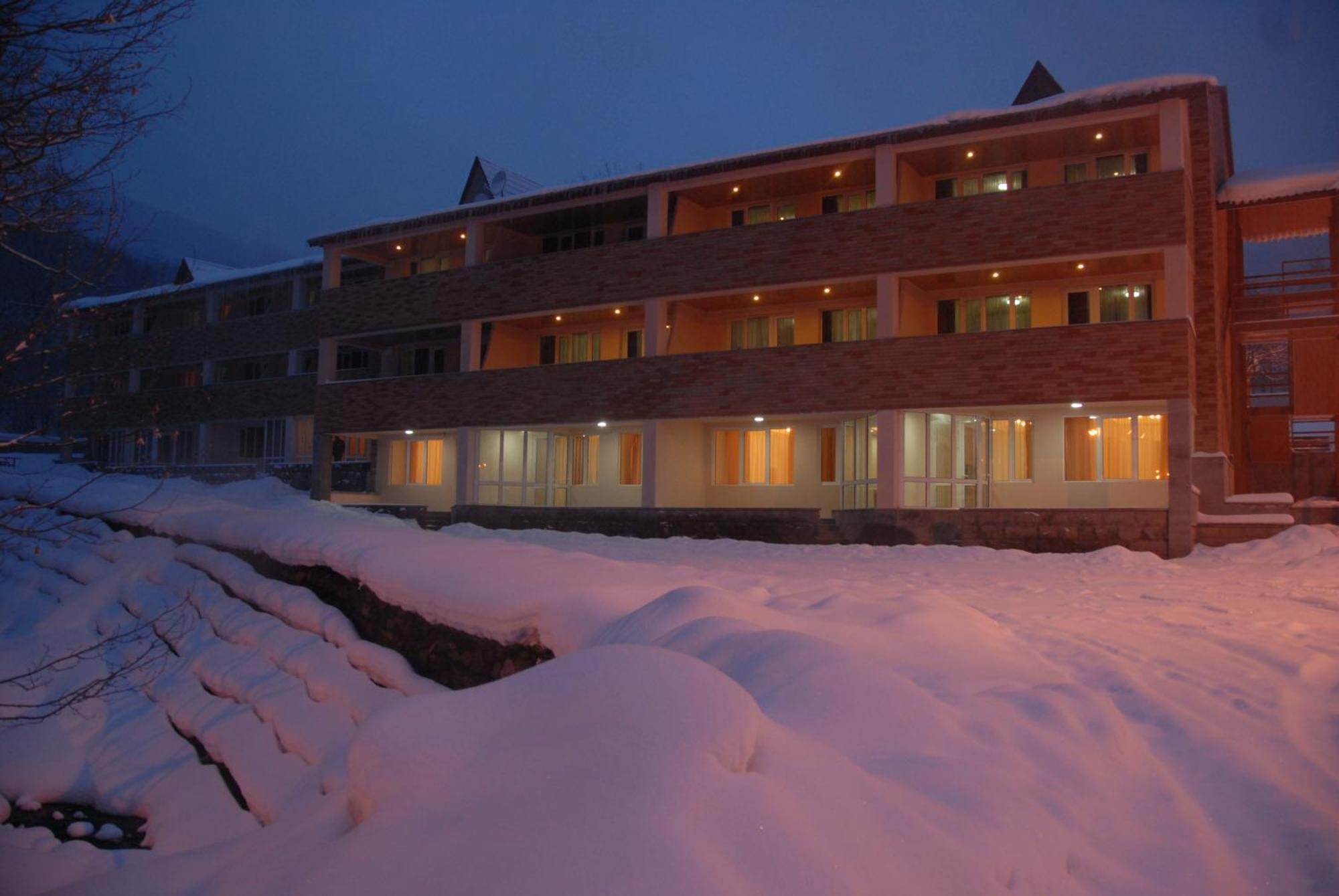 Tsaghkahovit Hotel Цахкадзор Екстериор снимка