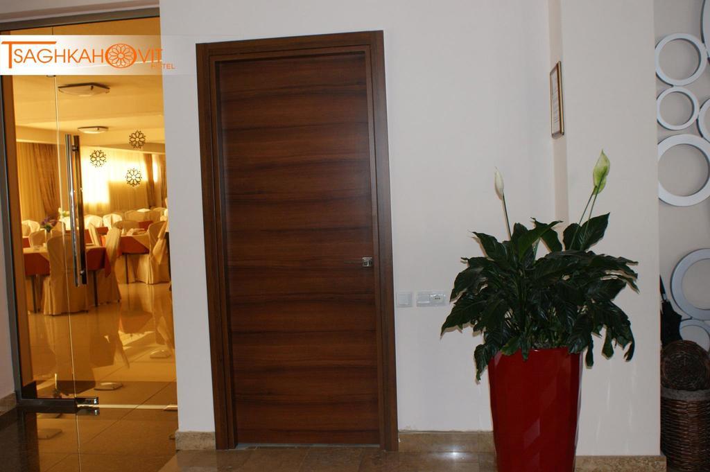 Tsaghkahovit Hotel Цахкадзор Екстериор снимка